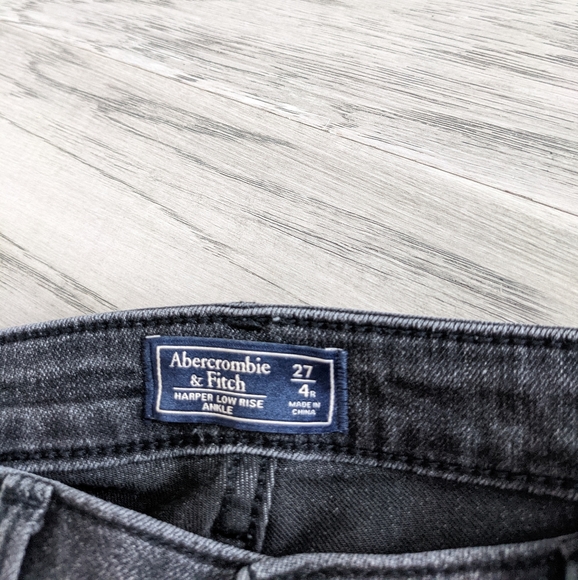 A&F Harper Low Rise Ankle Jeans - Picture 4 of 5